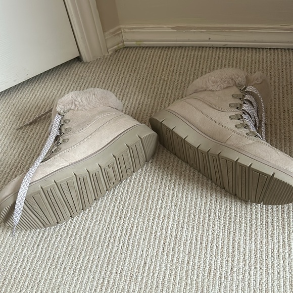 New rain and snow boots. - Picture 3 of 4